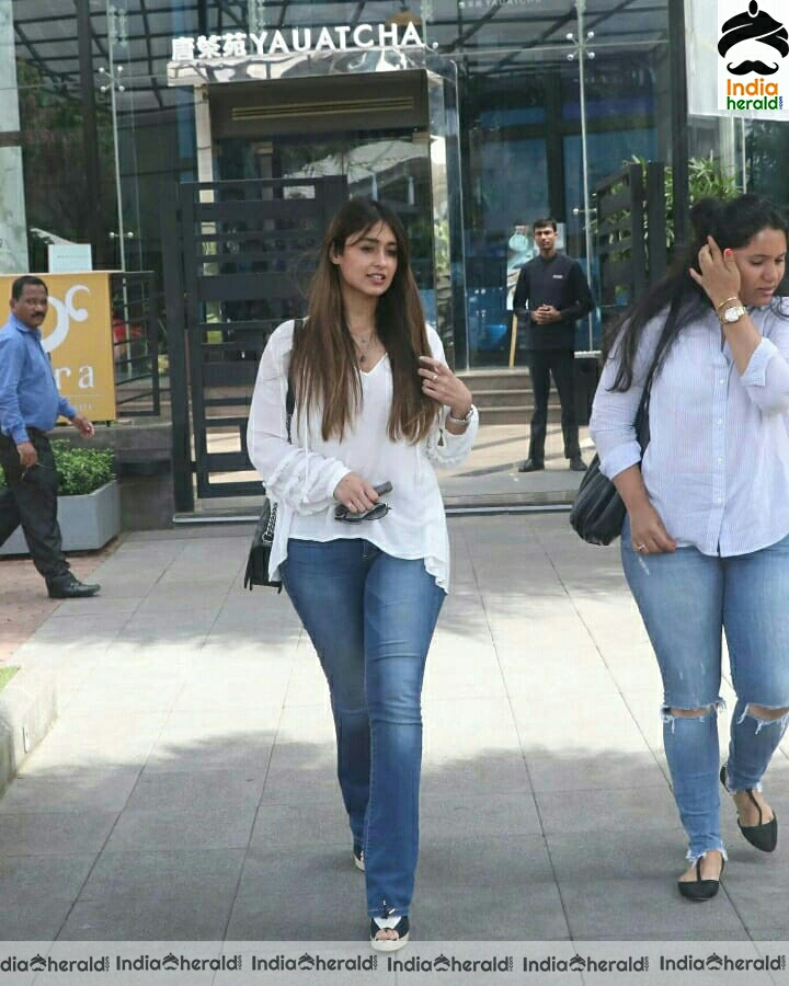 Cute Ileana Spotted Outside At Bandra