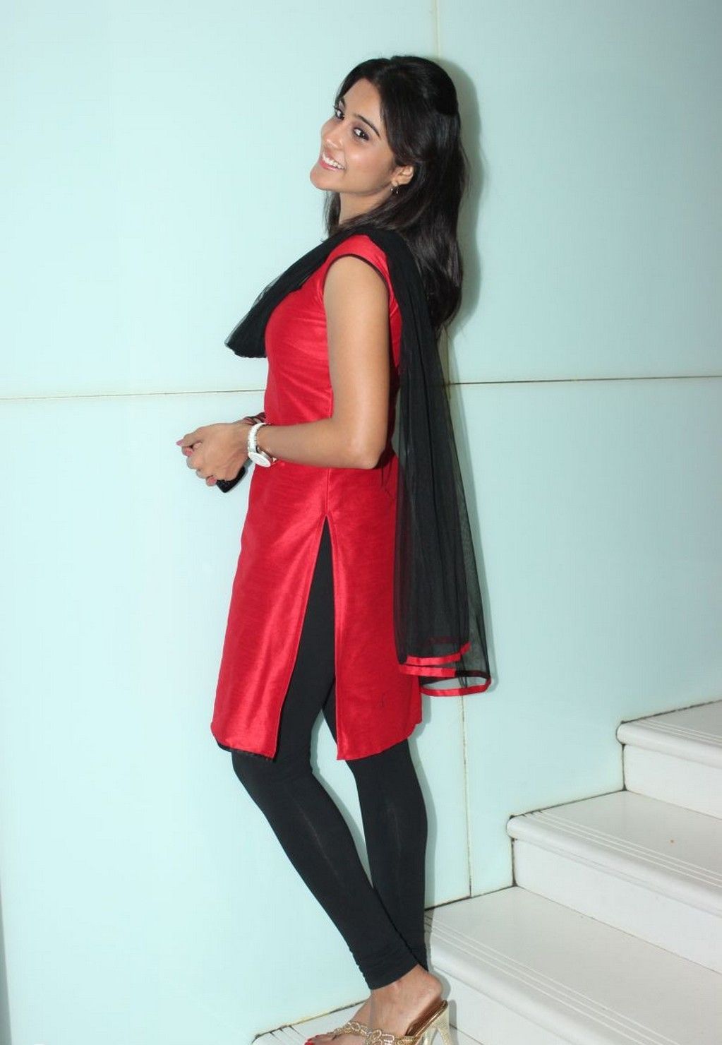 Cute Reginna Cassandraa Without Makeup Before The Cameras