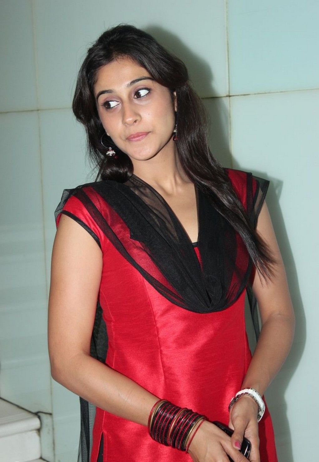 Cute Reginna Cassandraa Without Makeup Before The Cameras