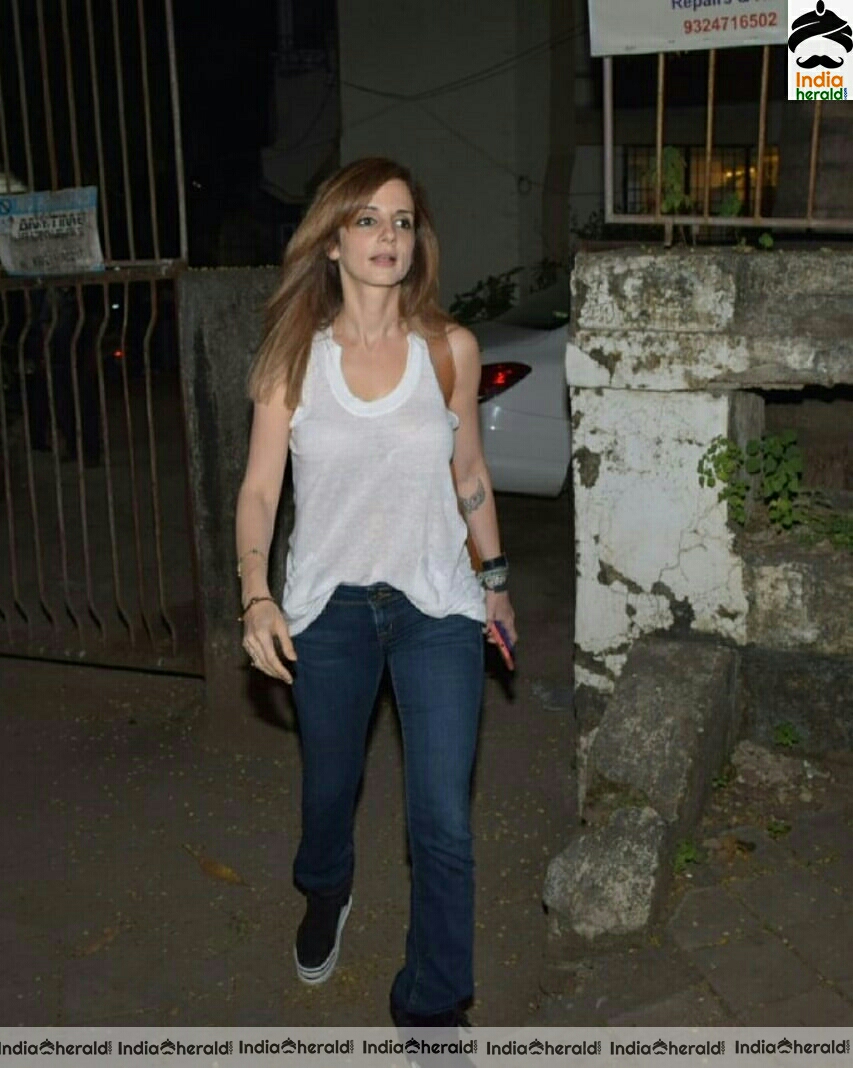 Cute Sussanne Khan Spotted Outside bandra