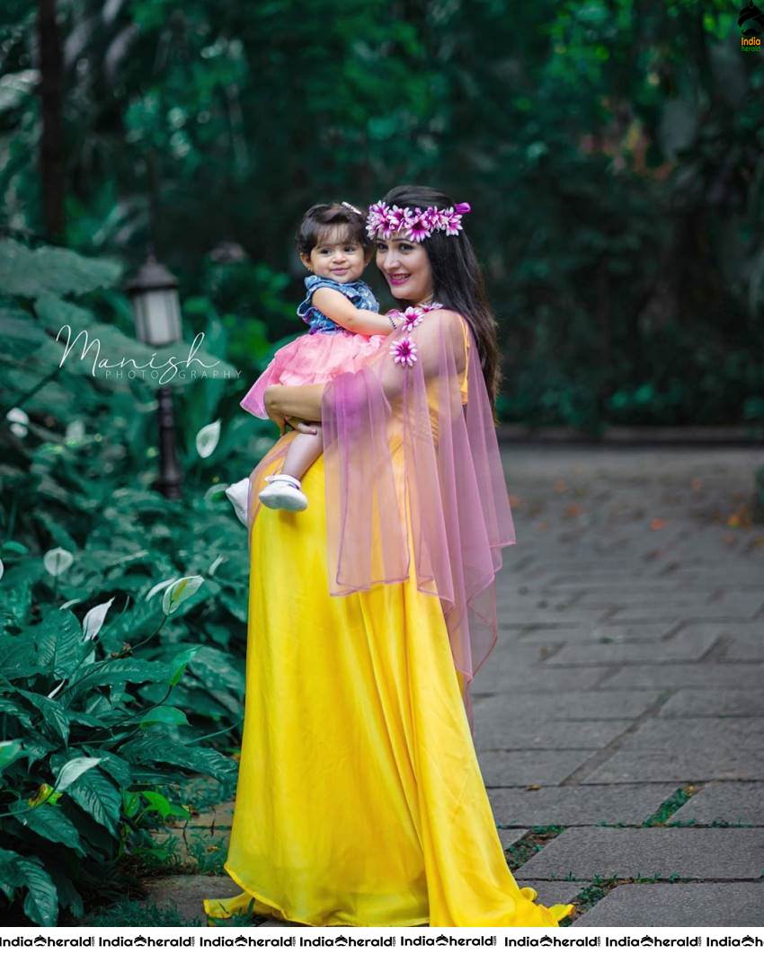 Radhika Pandit's Greek Goddess Look From Recent Baby Shower! All Set To  Welcome Her Second Child - Filmibeat