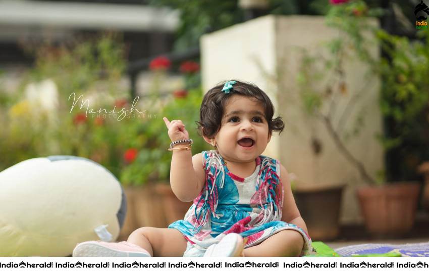 Cutest Unseen Rare Photos of Yash and Radhika Pandit with their daughter Set 2