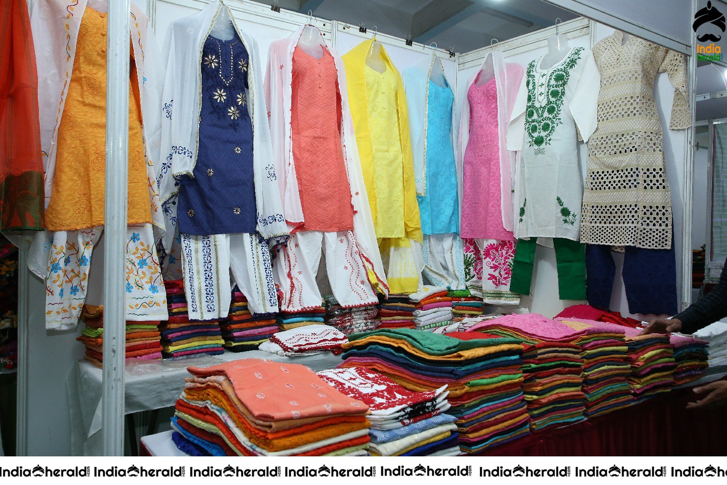 Dakkshi Guttikonda inaugurated Silk of India Expo at Sri Satya Sai Nigamagamam