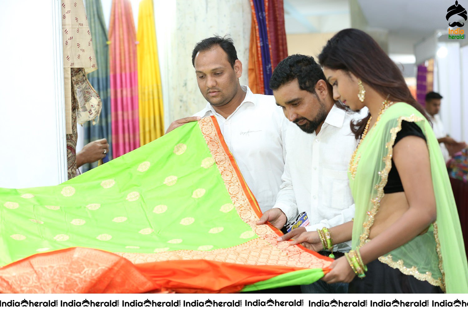 Dakkshi Guttikonda inaugurated Silk of India Expo at Sri Satya Sai Nigamagamam