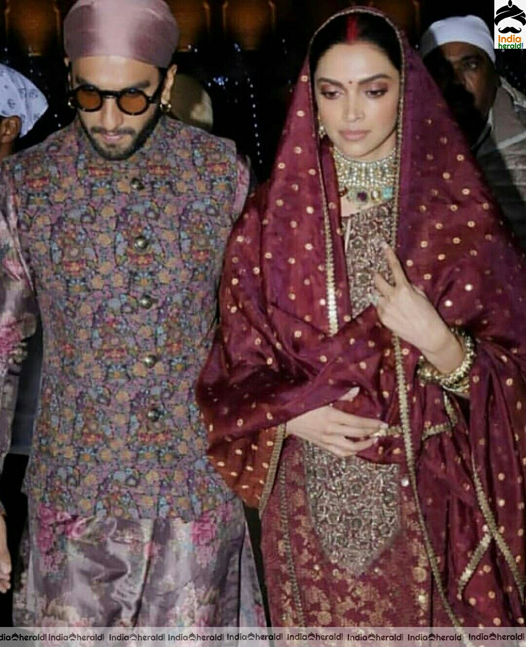 Deepika Padukone And Ranveer Singh Seek Blessings At The Golden Temple On Their 1st Marriage Anniversary Set 2