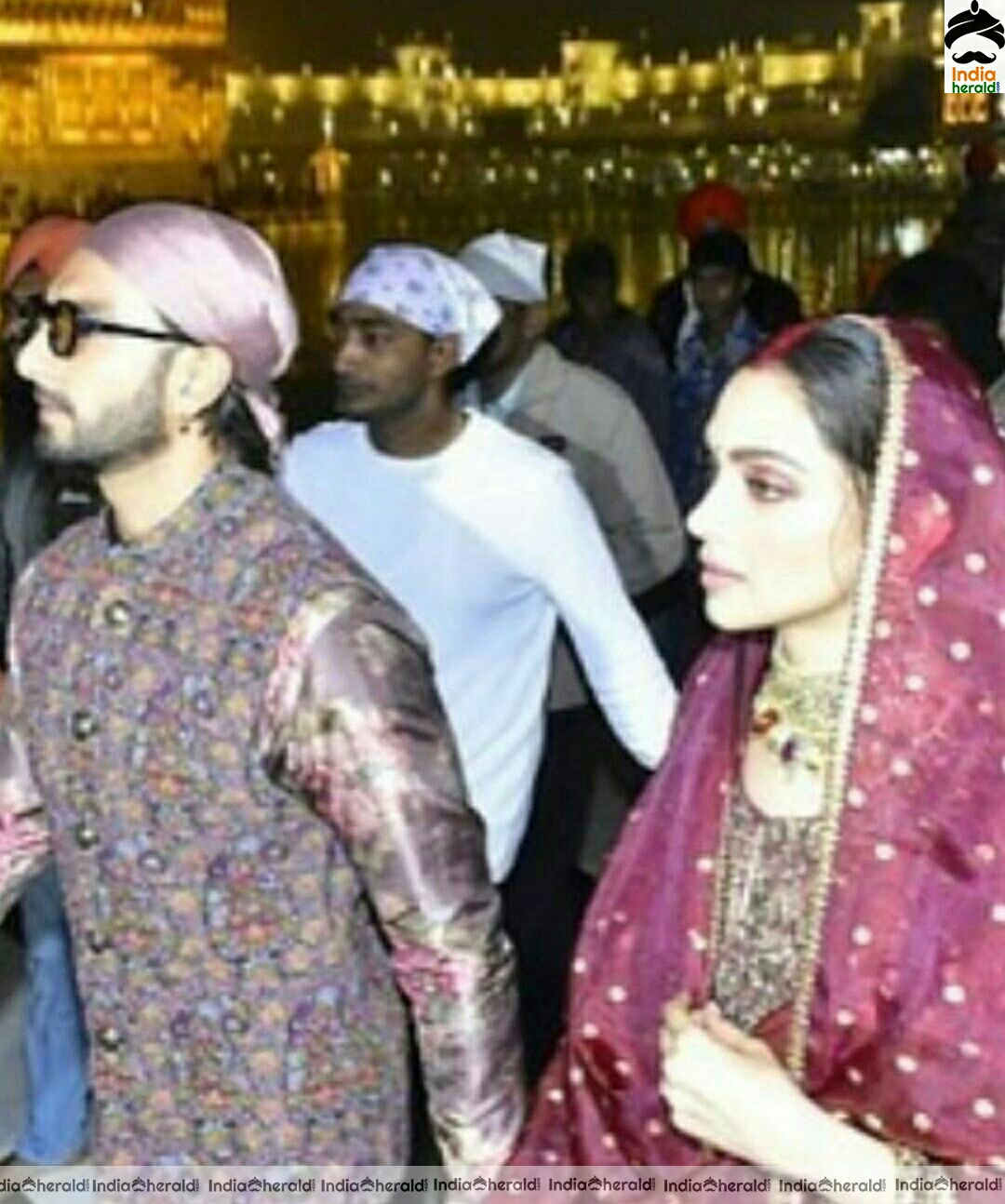 Deepika Padukone And Ranveer Singh Seek Blessings At The Golden Temple On Their 1st Marriage Anniversary Set 2