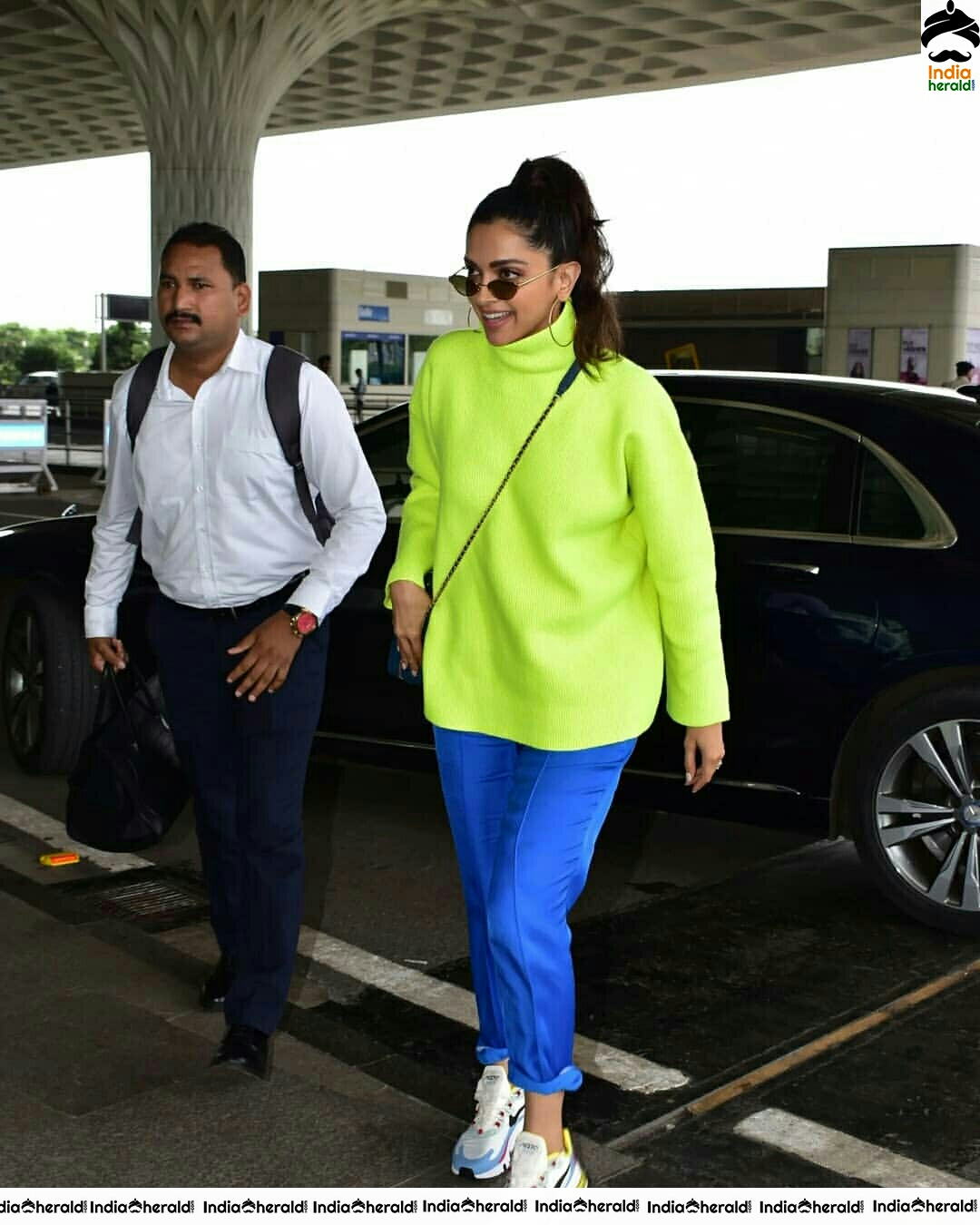 Deepika Padukone Borrows Ranveer Singh Neon Turtle Neck T Shirt For Her Latest Outing Set 2