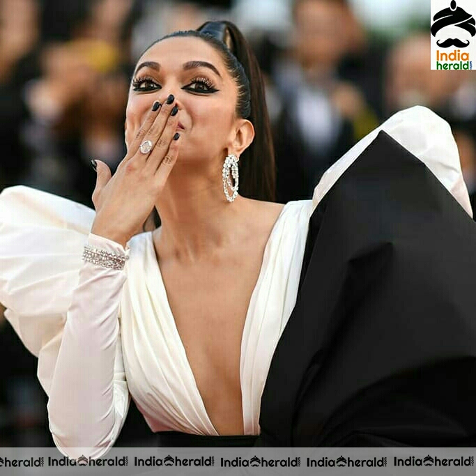 Deepika padukone In Black And White Dress At Cannes 2019