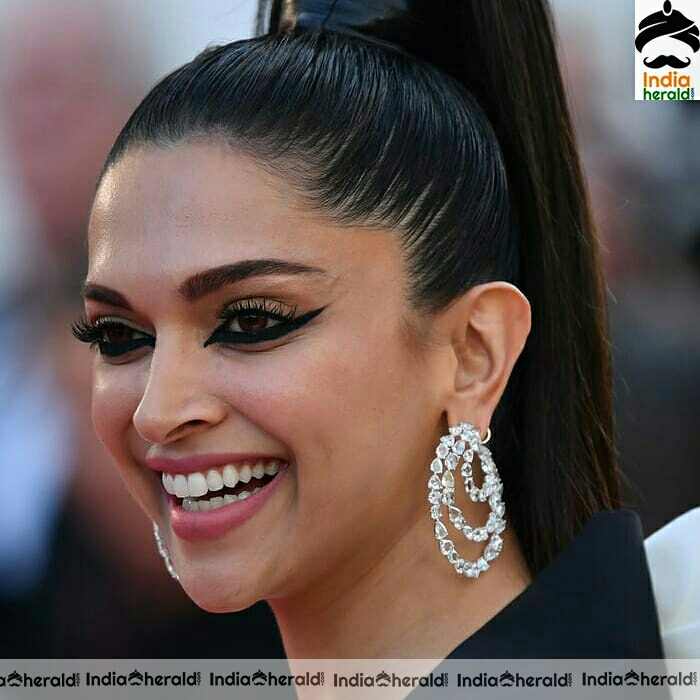 Deepika padukone In Black And White Dress At Cannes 2019