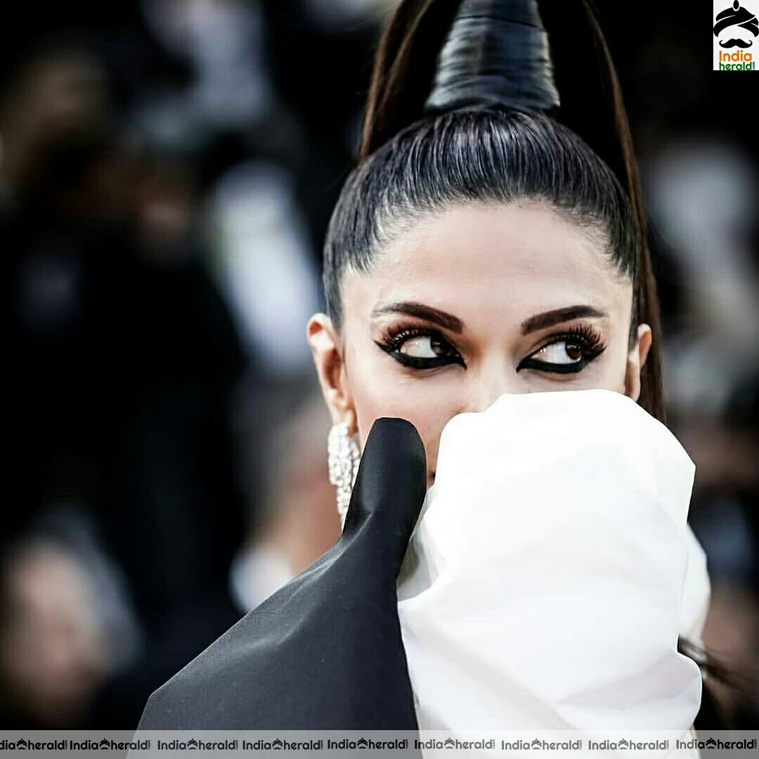 Deepika padukone In Black And White Dress At Cannes 2019