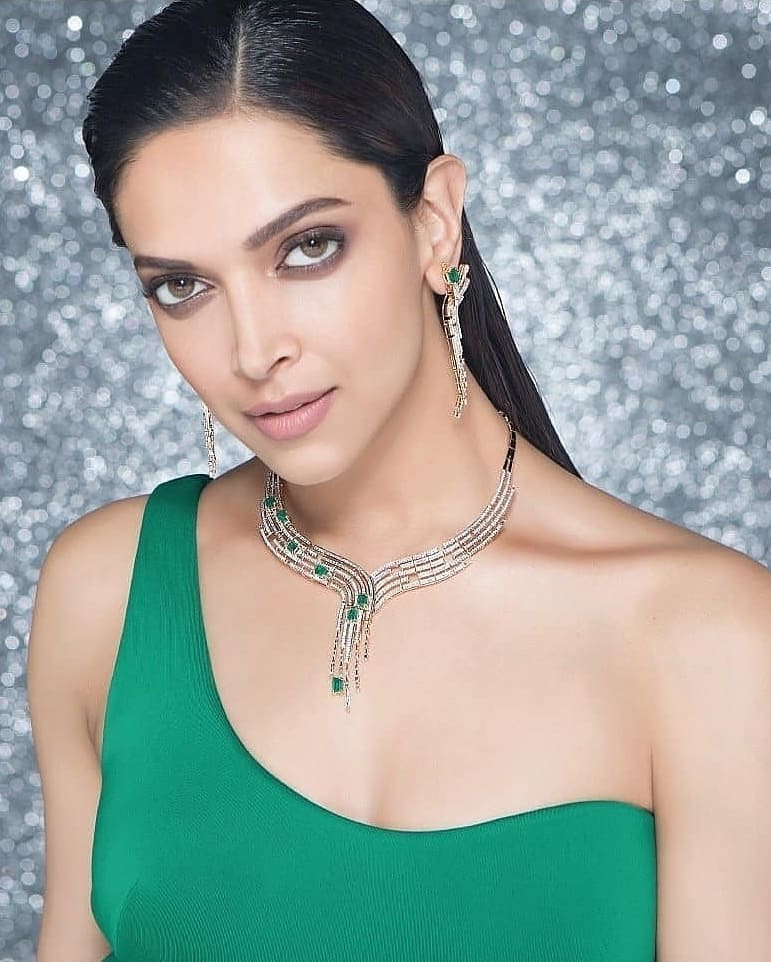 Deepika Padukone Latest Hot HD Photo Stills