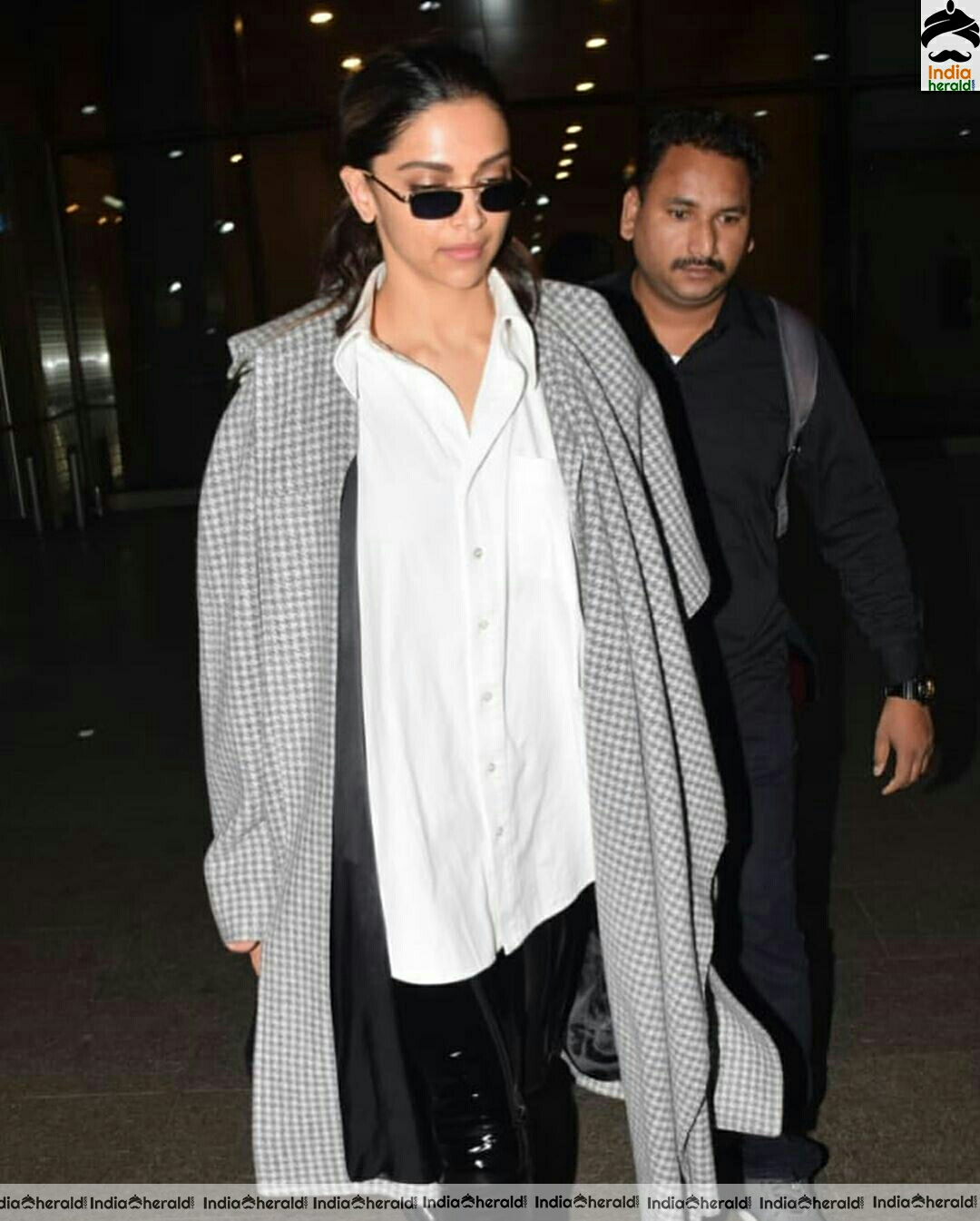 Deepika Padukone Spotted At Mumbai Airport Stills