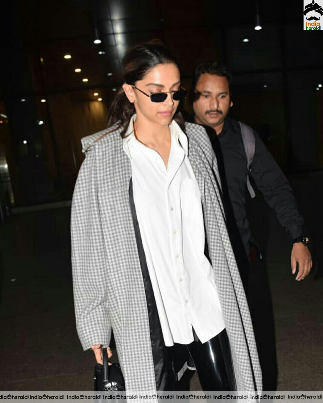 Deepika Padukone Spotted At Mumbai Airport Stills