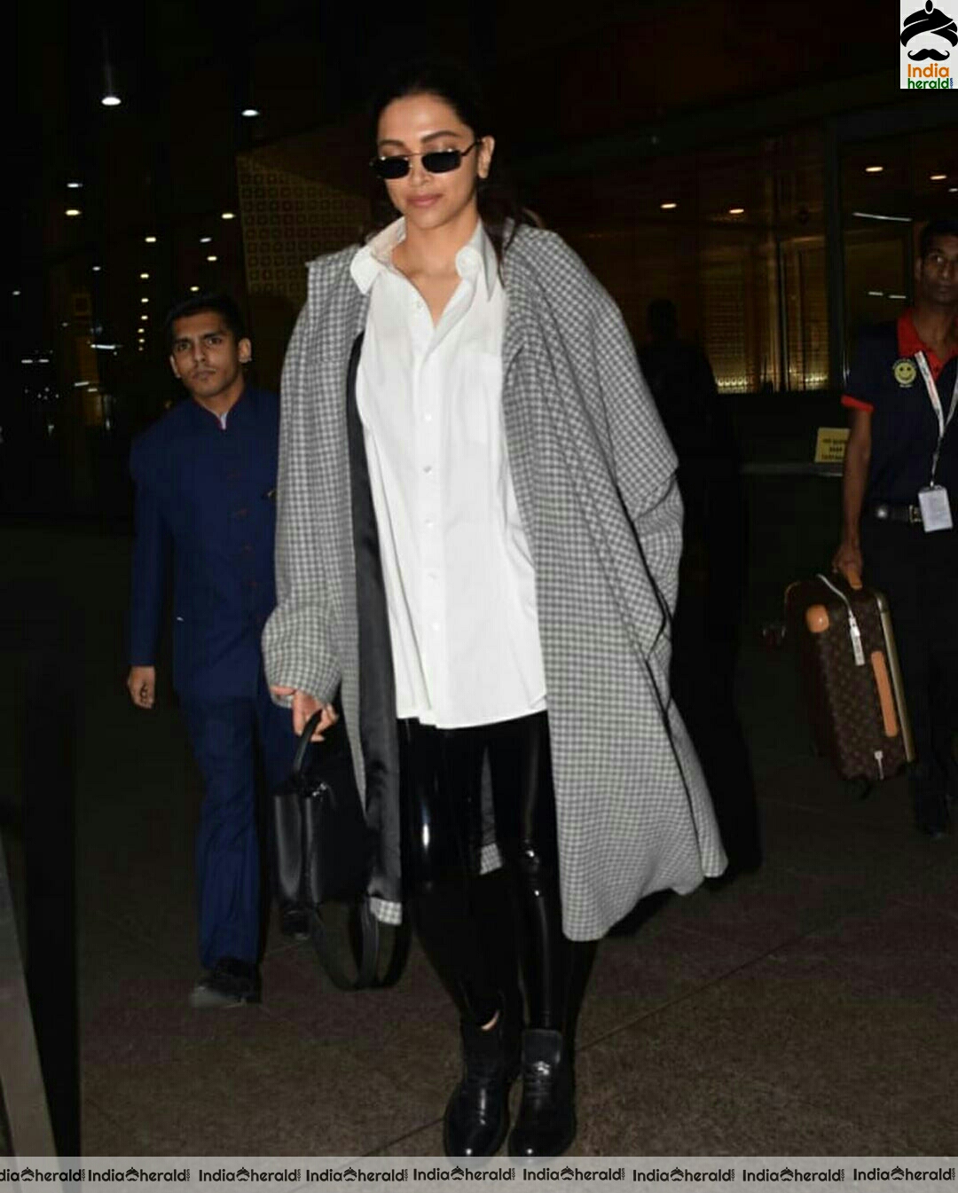 Deepika Padukone Spotted At Mumbai Airport Stills