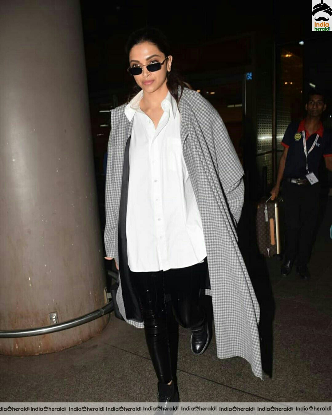 Deepika Padukone Spotted At Mumbai Airport Stills