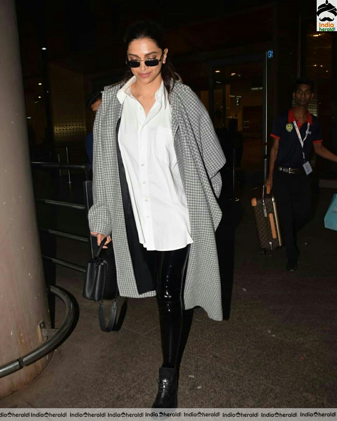 Deepika Padukone Spotted At Mumbai Airport Stills