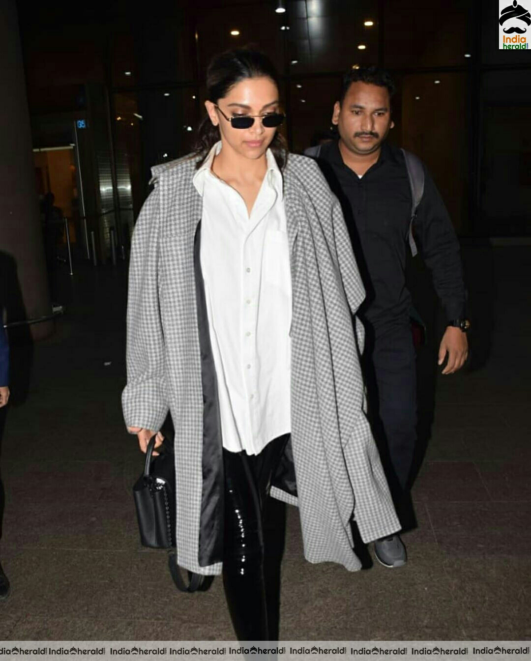 Deepika Padukone Spotted At Mumbai Airport Stills