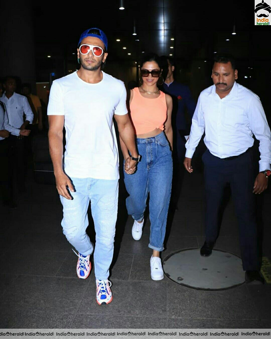 Deepika Padukone Spotted At Mumbai Airport Stills