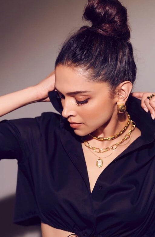 Deepika Waist Line Revealing Photo Shoot In Black