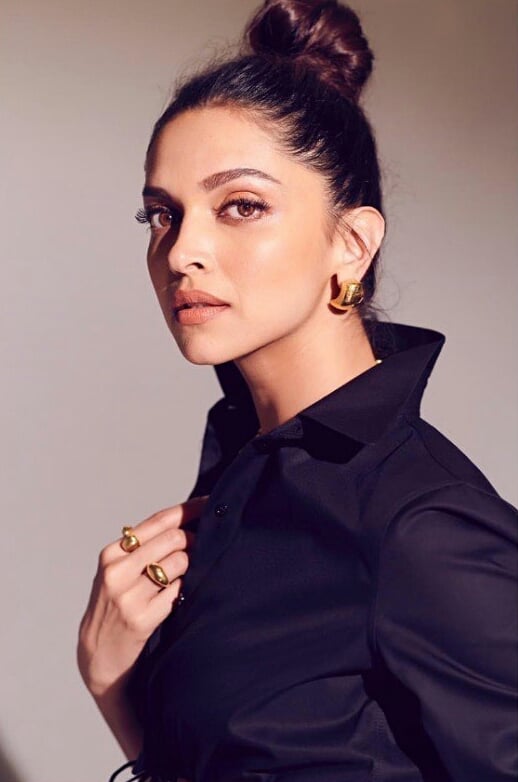 Deepika Waist Line Revealing Photo Shoot In Black