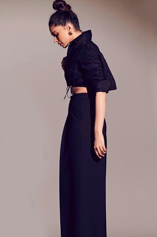Deepika Waist Line Revealing Photo Shoot In Black