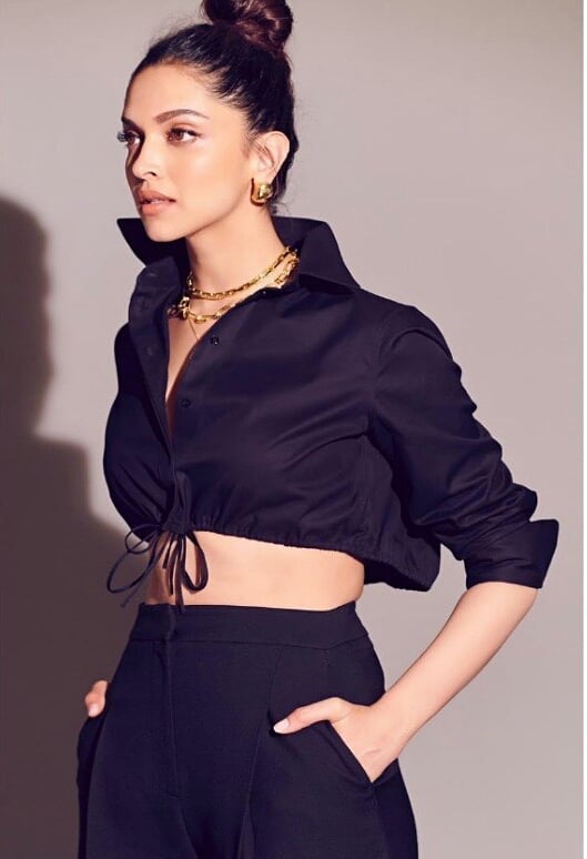 Deepika Waist Line Revealing Photo Shoot In Black