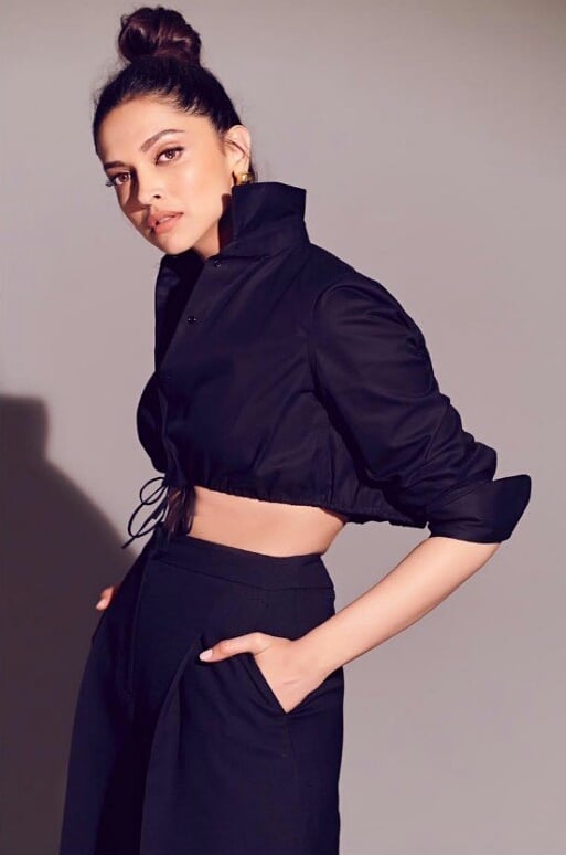 Deepika Waist Line Revealing Photo Shoot In Black