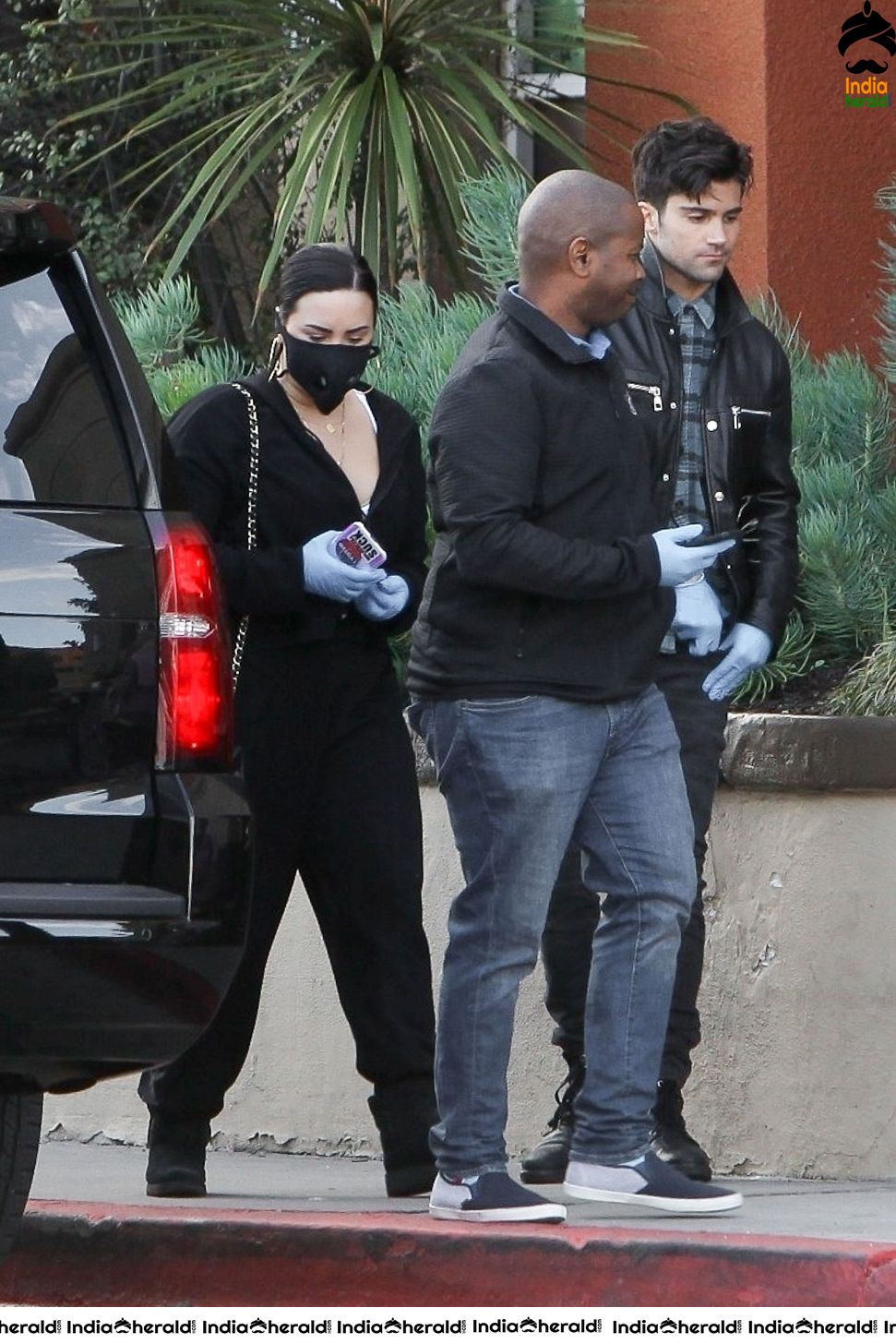 Demi Lovato Wears a Corona Virus mask as she shops at Erewhon in Los Angeles