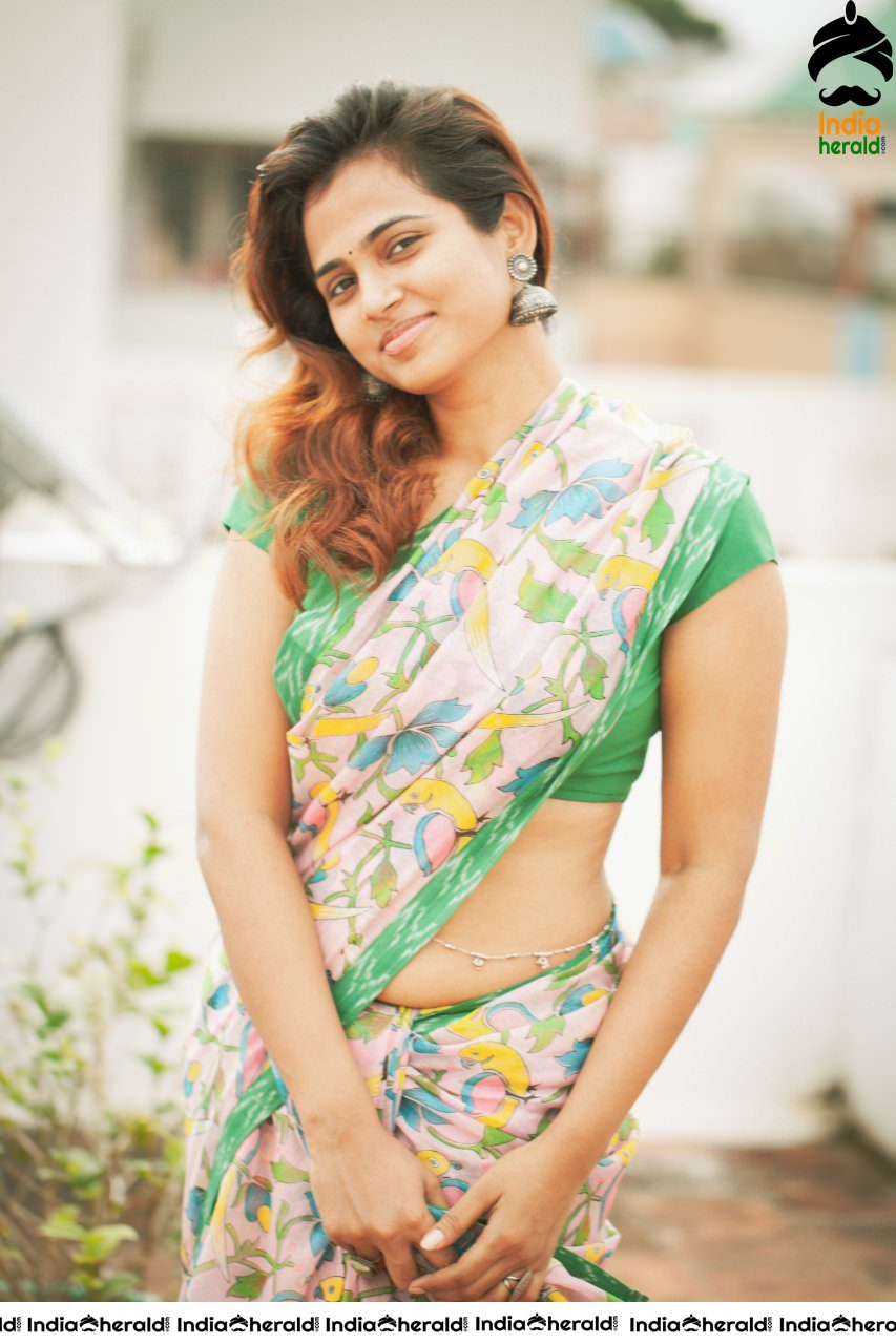india　beauty　sexy Desi Beauty Ramya Pandian Sizzling Hot Hip Curves in Saree