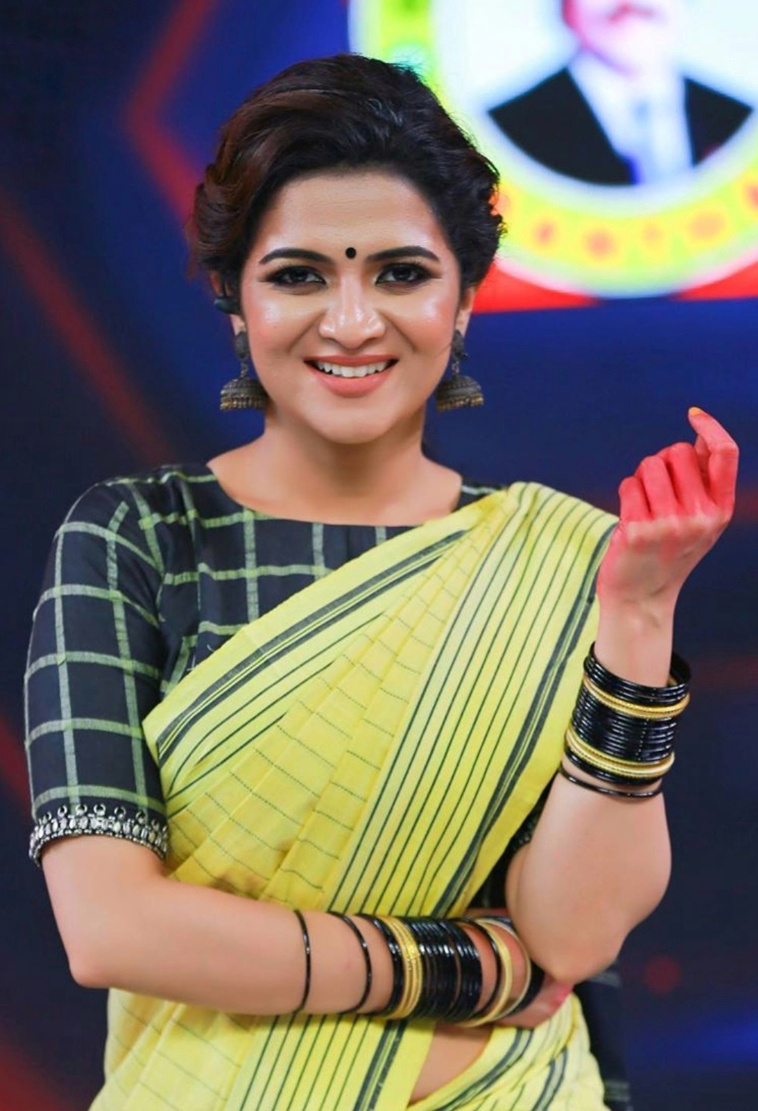 Dhivyadharshini Aka DD Latest Sexy Photos In Saree