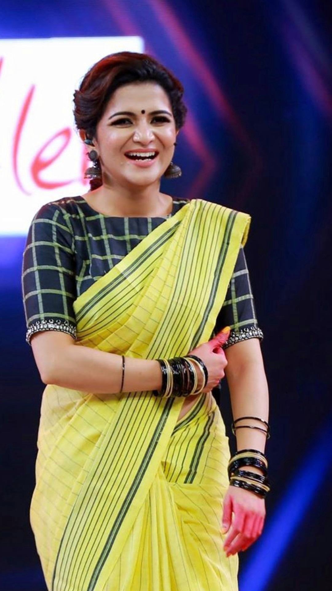 Dhivyadharshini Aka DD Latest Sexy Photos In Saree