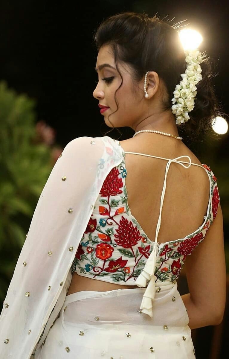 Digangana Suryaranshi Hot In White Transparent Saree And Sleeveless Blouse