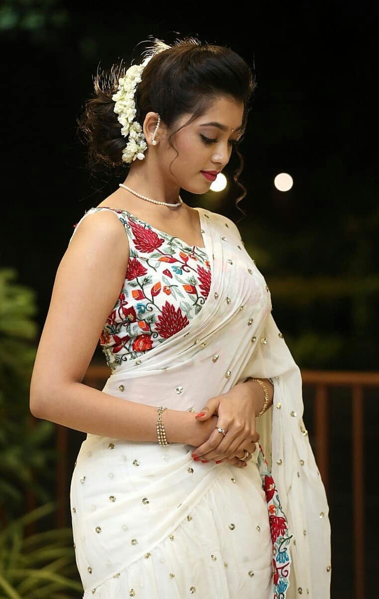Digangana Suryaranshi Hot In White Transparent Saree And Sleeveless Blouse