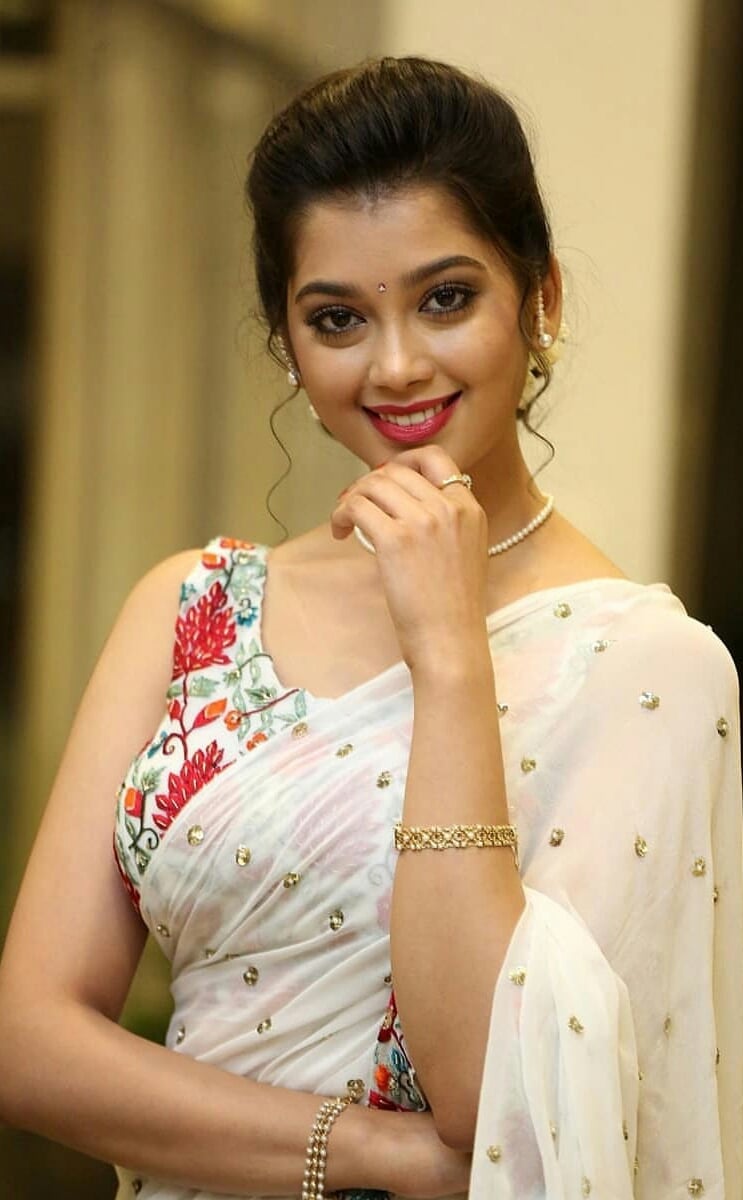 Digangana Suryaranshi Hot In White Transparent Saree And Sleeveless Blouse