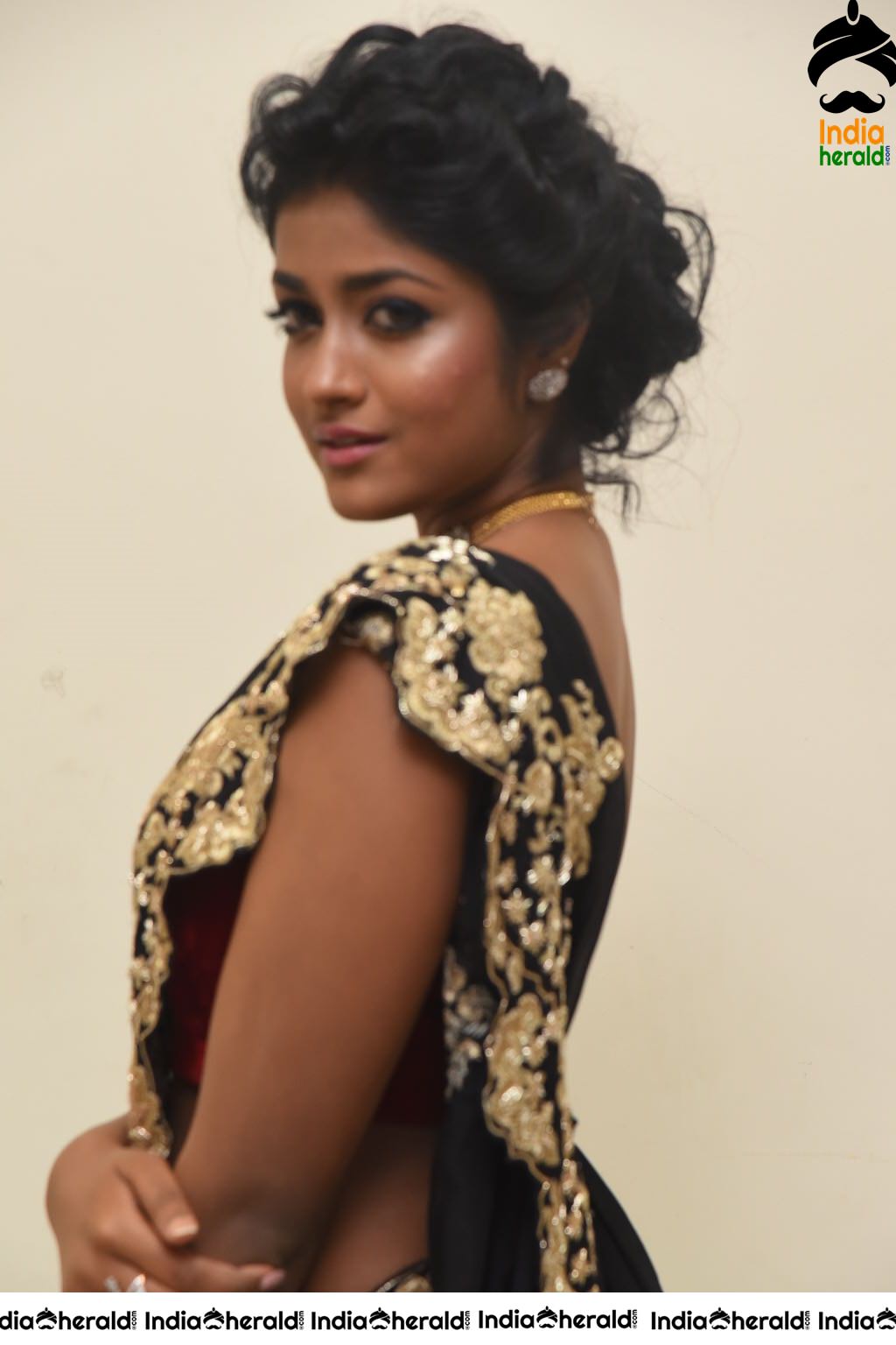 Dimple Hayathi Hot Hip Show in Saree Set 2