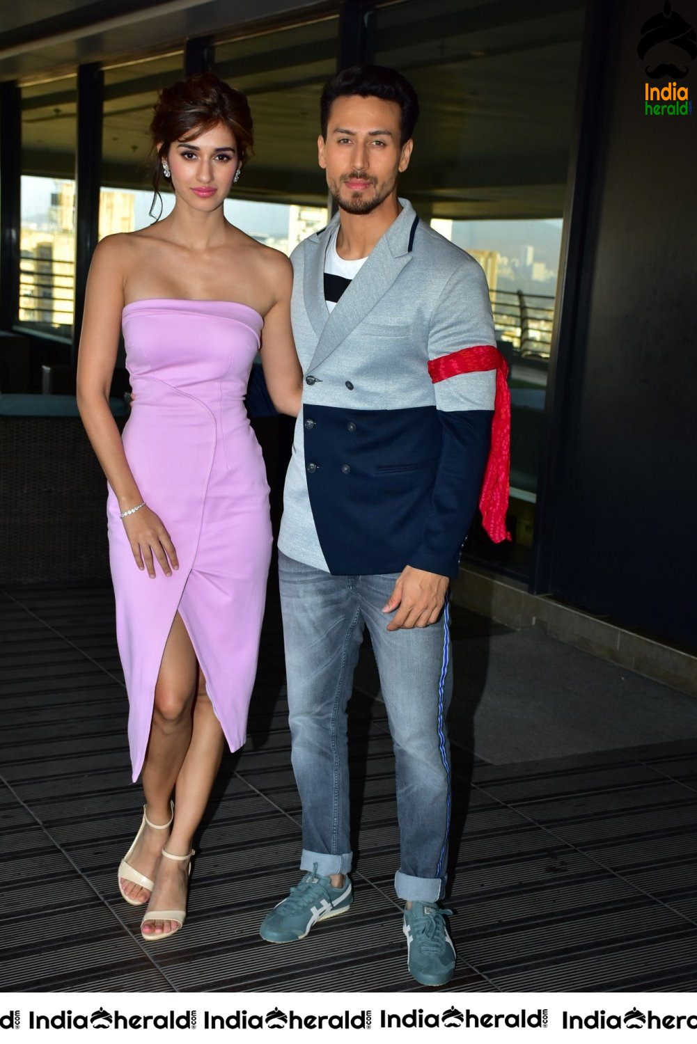 Disha Patani flaunts her Hot Cleavage and was seen with her Boyfriend