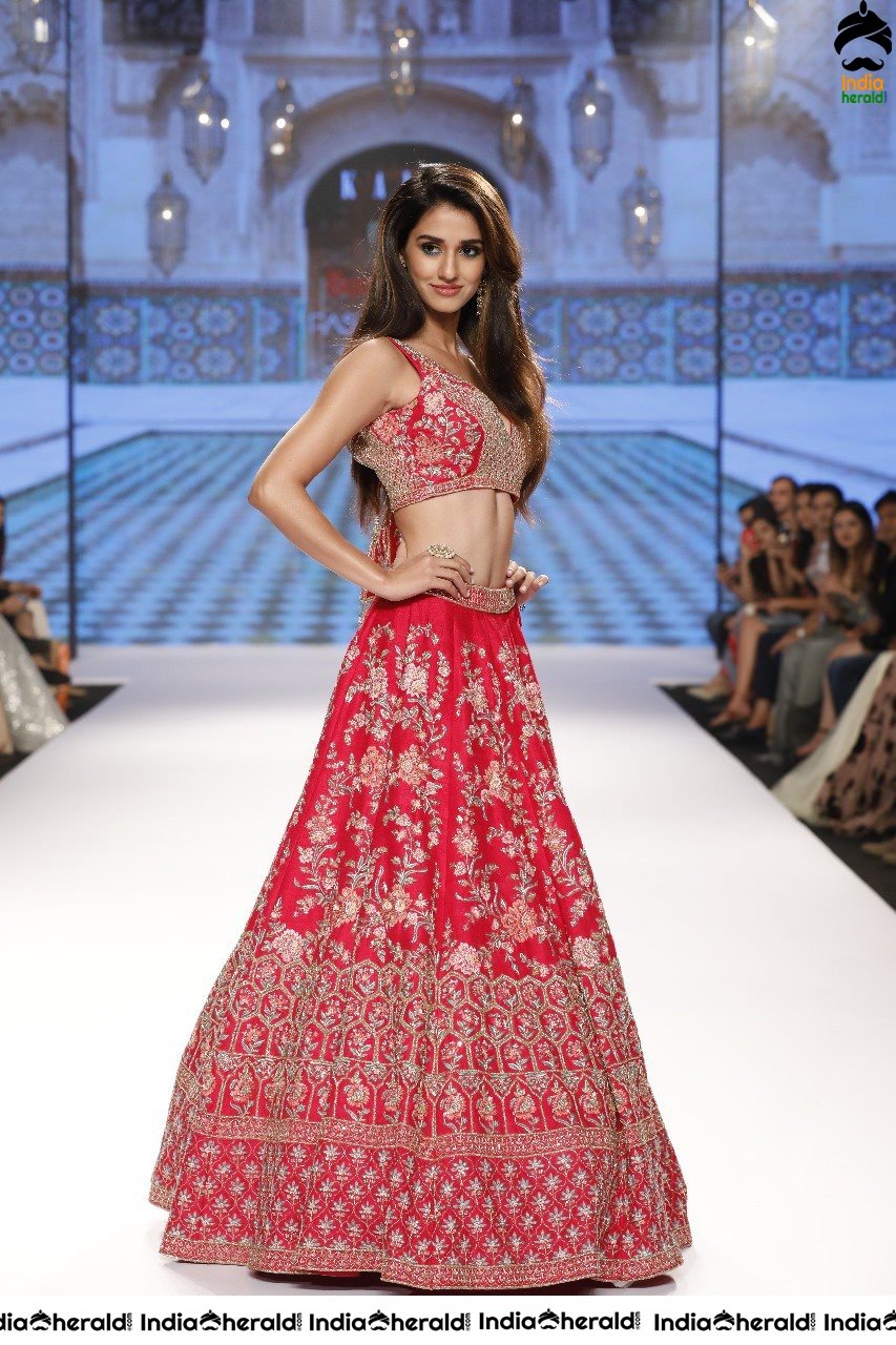 Disha Patani flaunts her Slim and Hot Body even in Traditional Attire