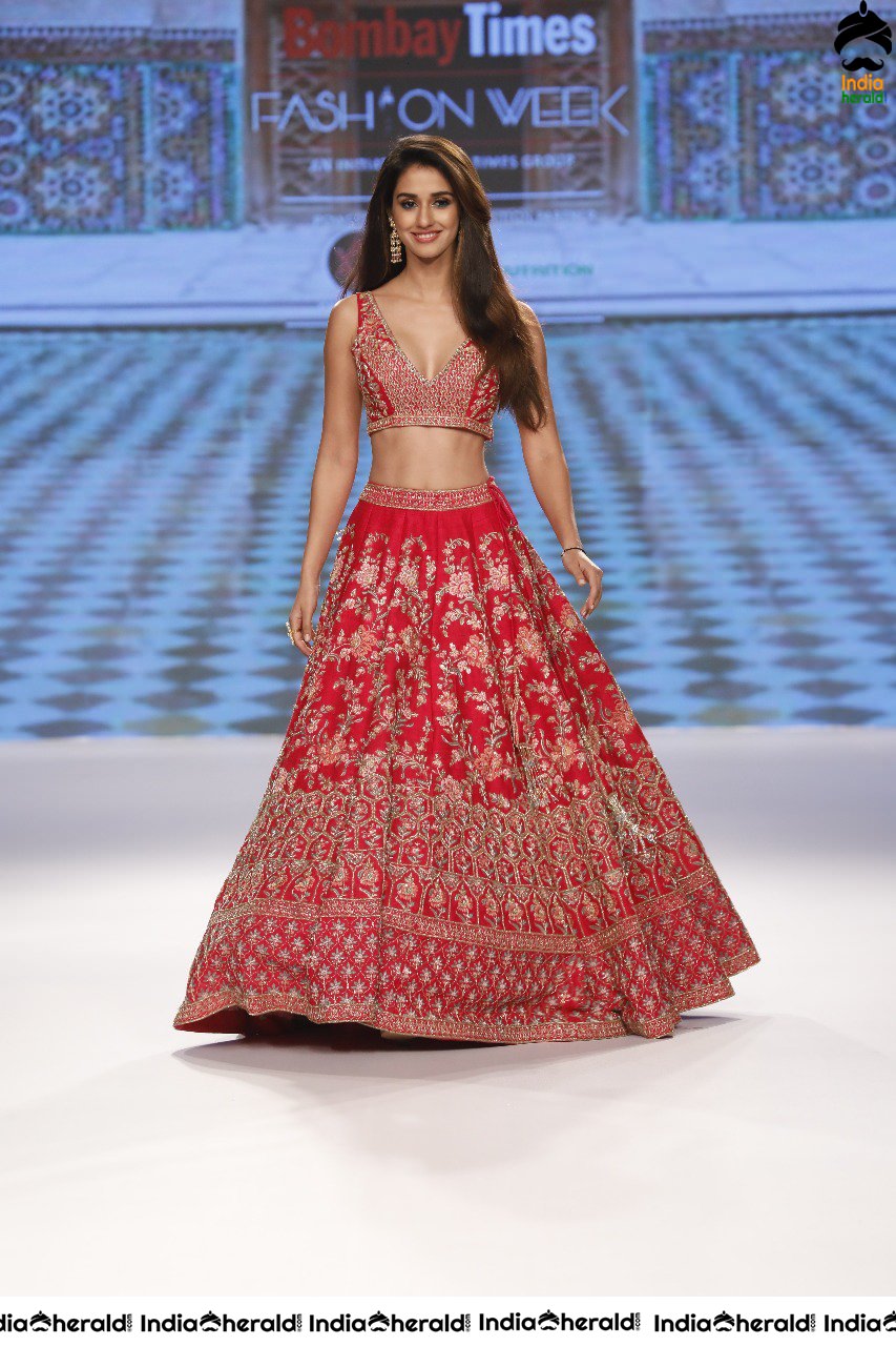 Disha Patani flaunts her Slim and Hot Body even in Traditional Attire