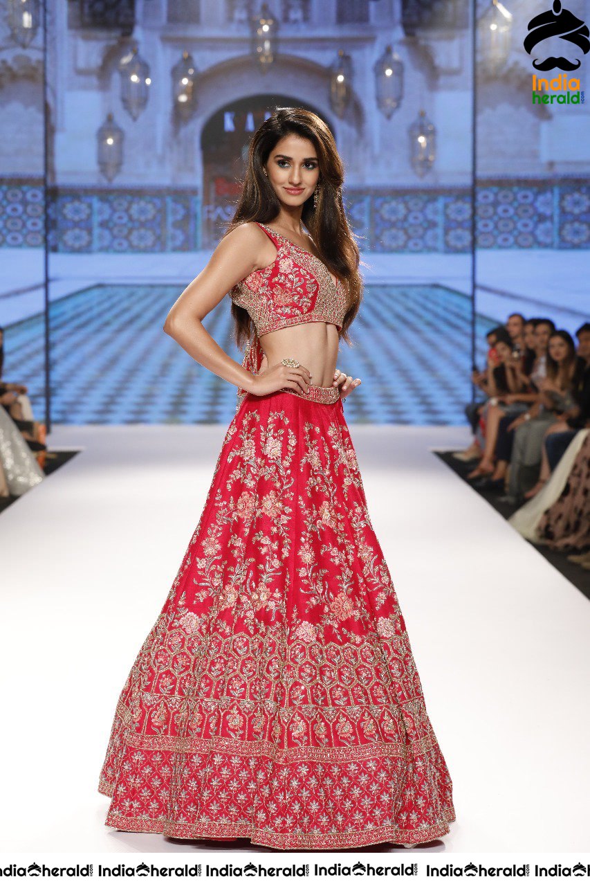 Disha Patani Shows Her Sexy Slender Belly While Walking The Ramp At Fashion Week
