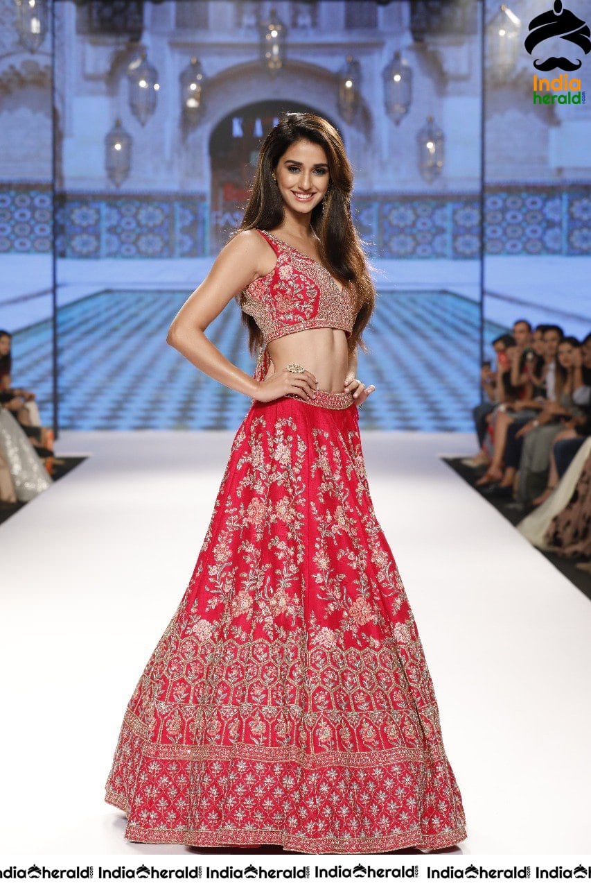 Disha Patani Shows Her Sexy Slender Belly While Walking The Ramp At Fashion Week