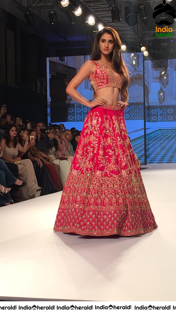 Disha Patani Shows Her Sexy Slender Belly While Walking The Ramp At Fashion Week