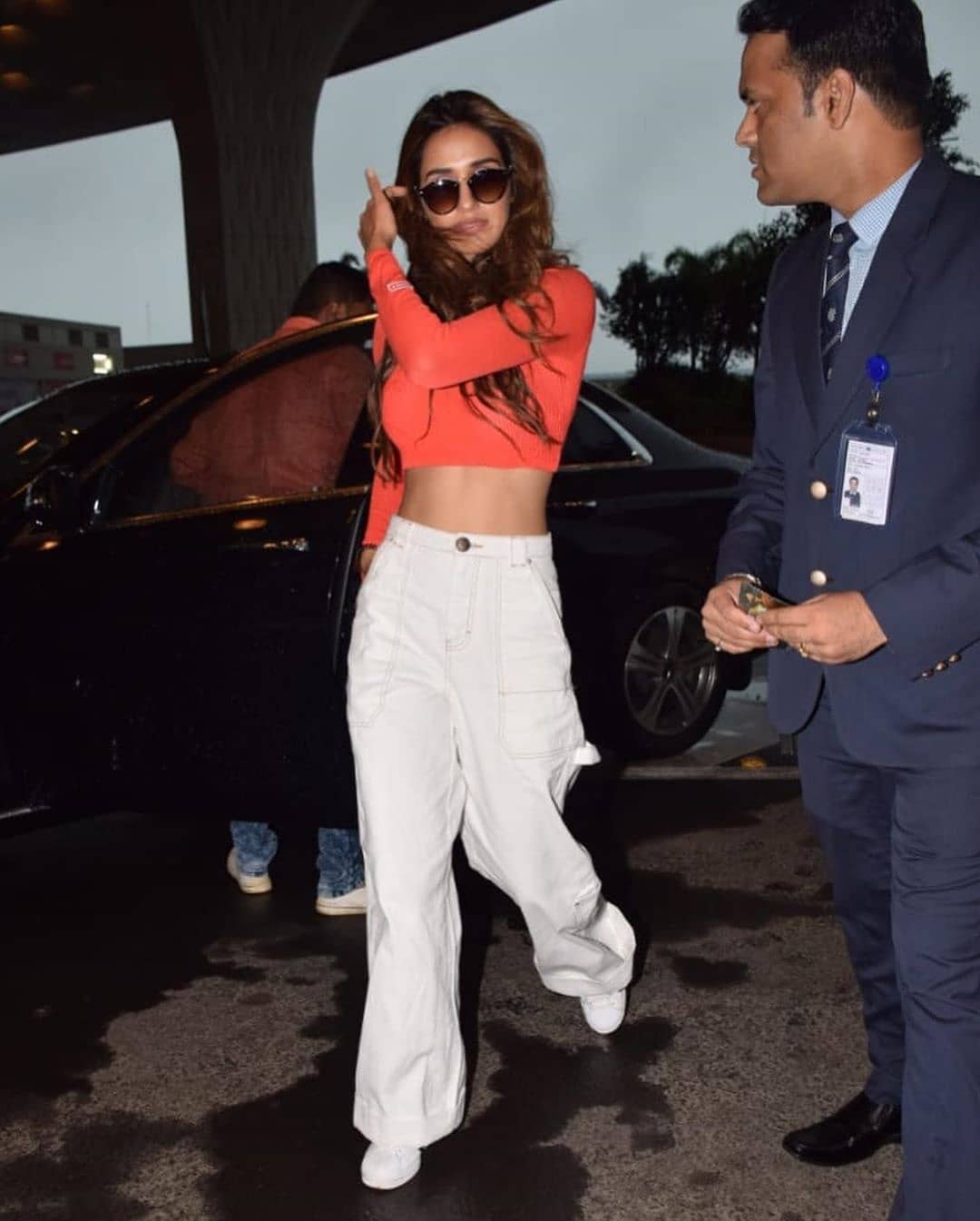 Disha Patani Shows Her Sexy Waist Line At Mumbai Airport