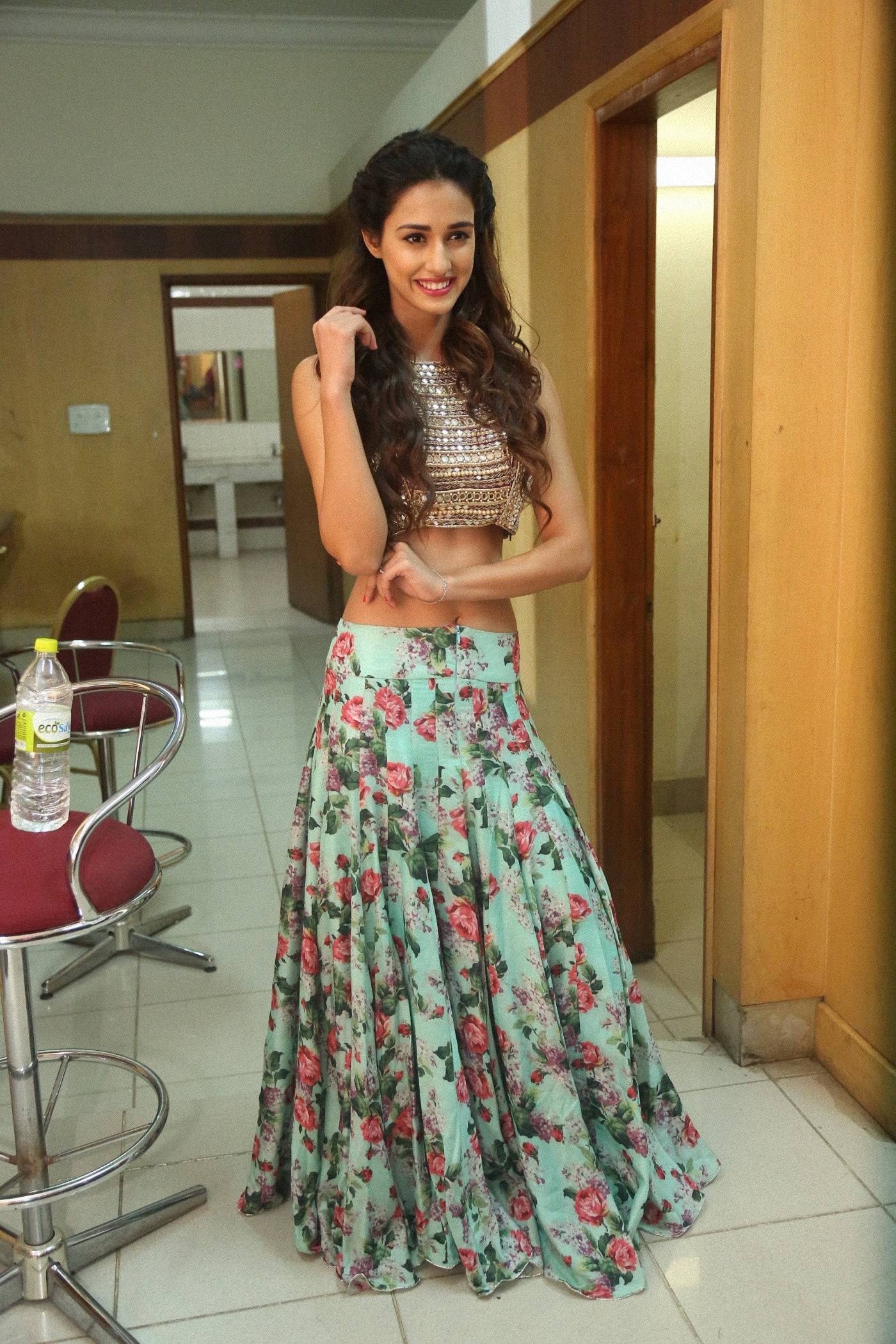 Disha Patani Shows Her Slender Waist During Media Interaction