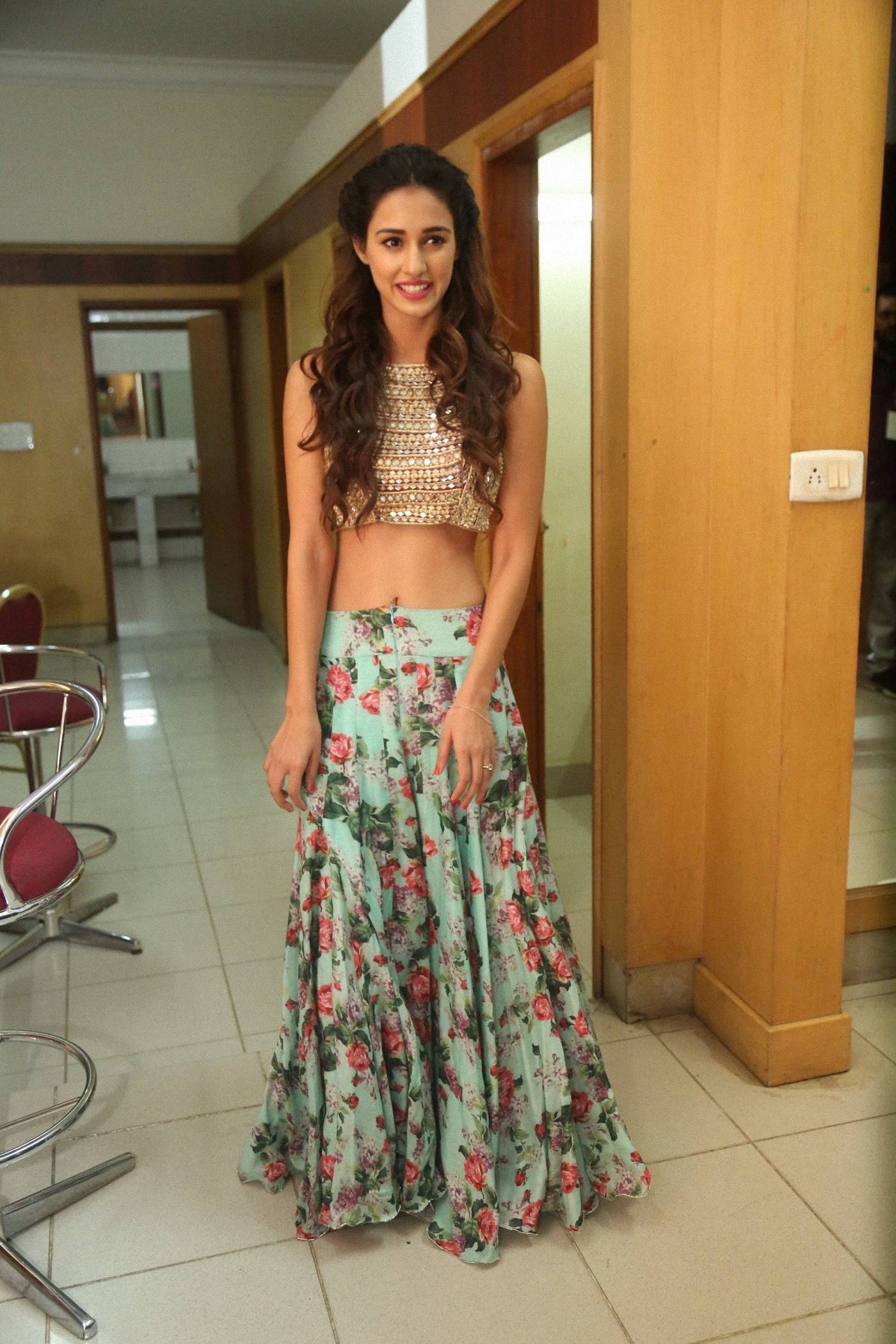 Disha Patani Shows Her Slender Waist During Media Interaction