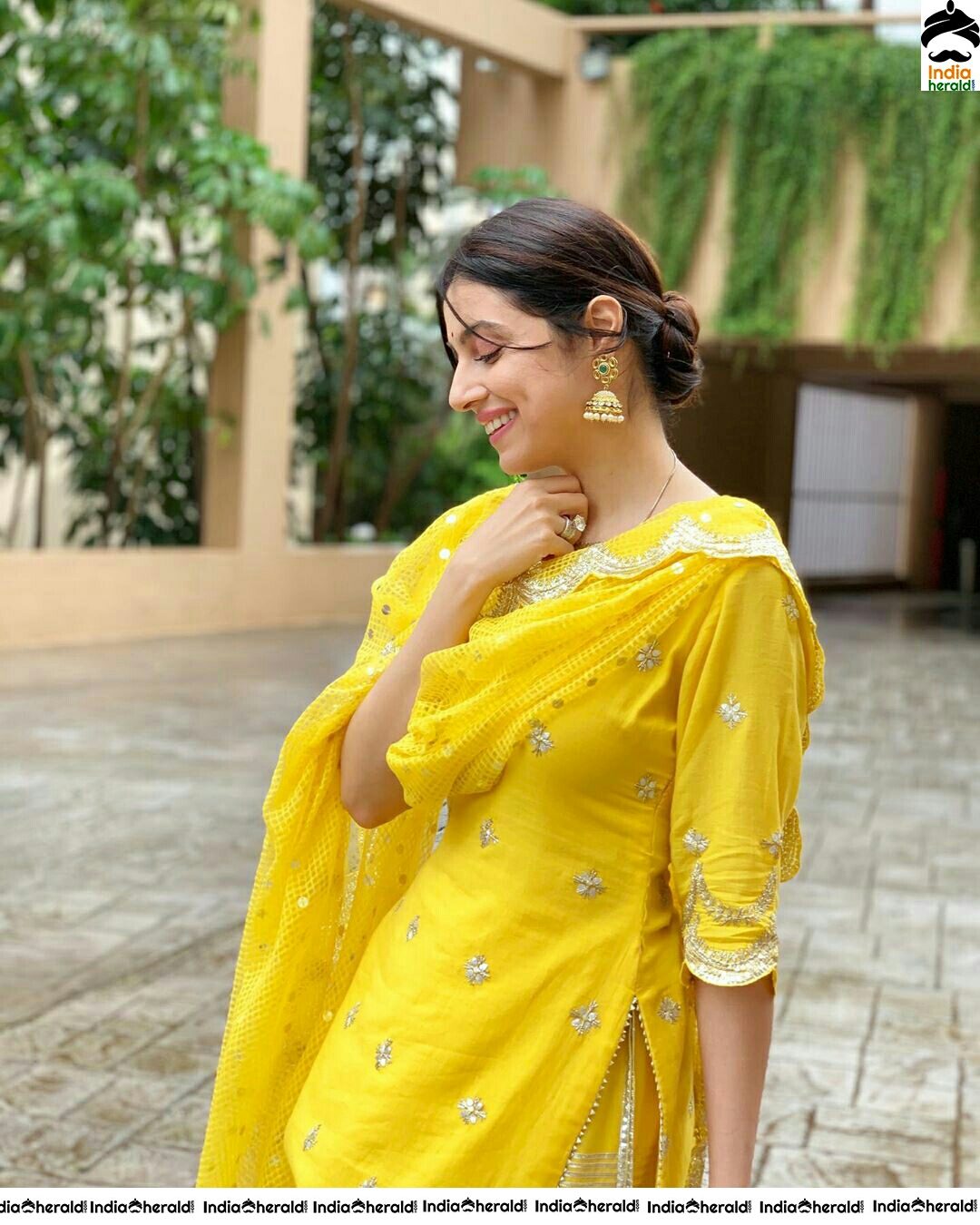 Divya Khosla Kumar Looking So Pretty And Gorgeous In Yellow