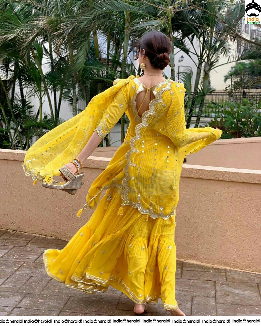 Divya Khosla Kumar Looking So Pretty And Gorgeous In Yellow