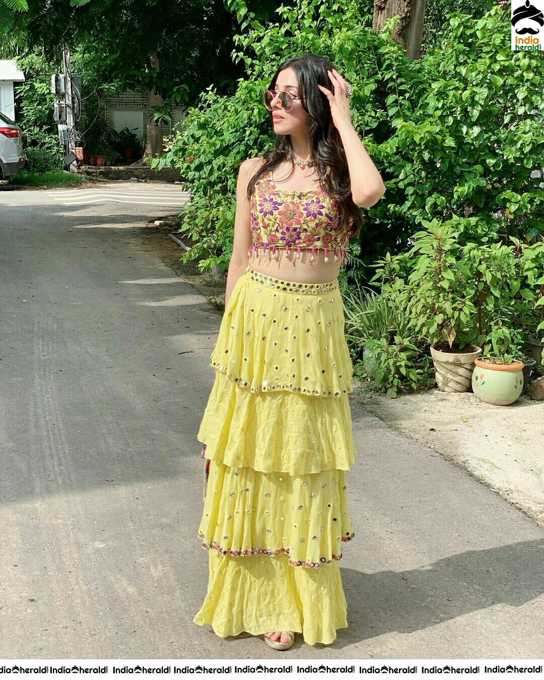 Divya Khosla Kumar Showing Her Waist Line In Yellow Dress