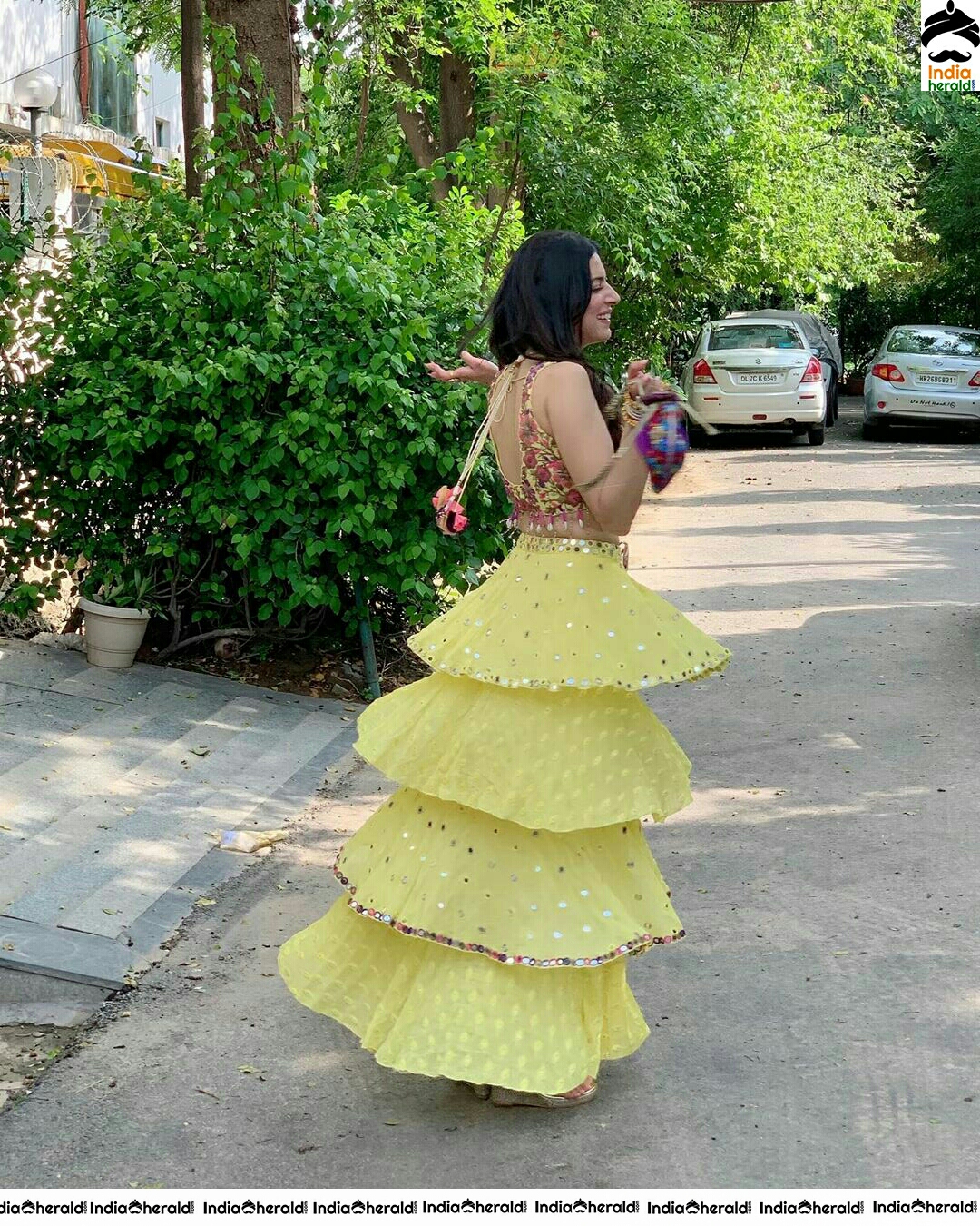 Divya Khosla Kumar Showing Her Waist Line In Yellow Dress