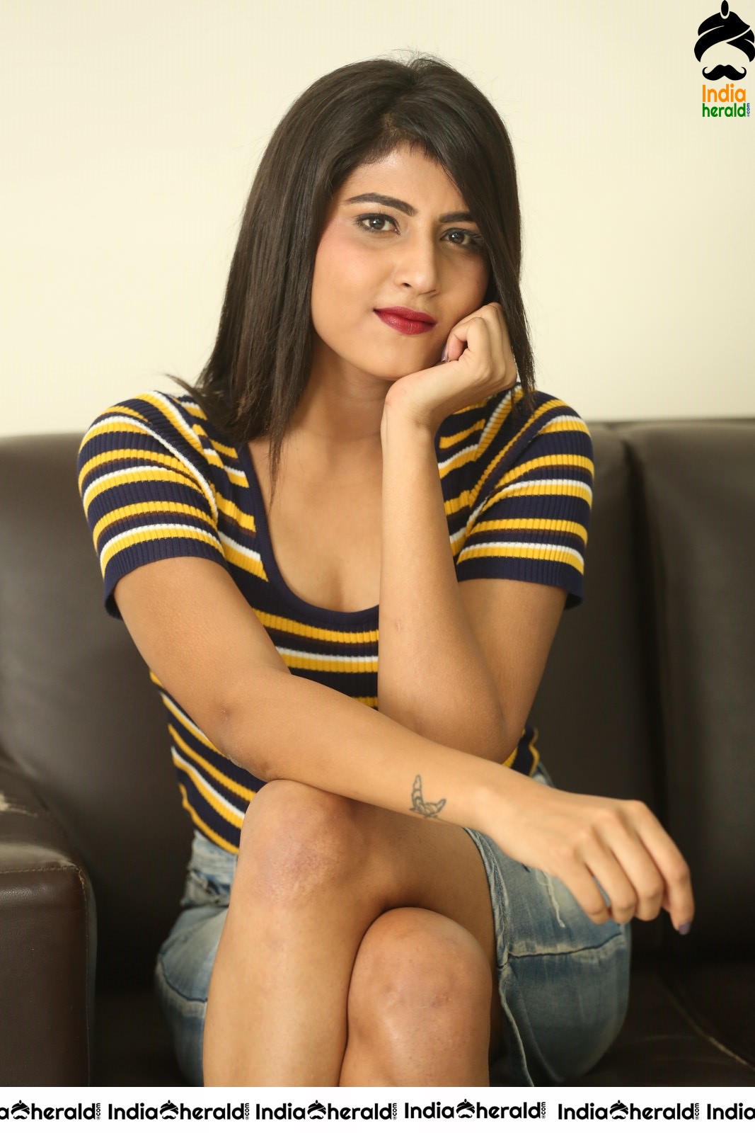 Divya Rao Sizzling Hot Photos Set 1