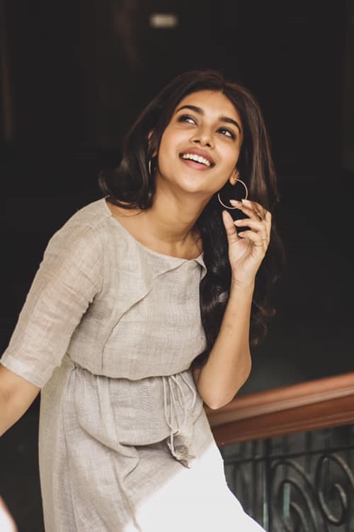 Dushara Latest Memerizing Clicks